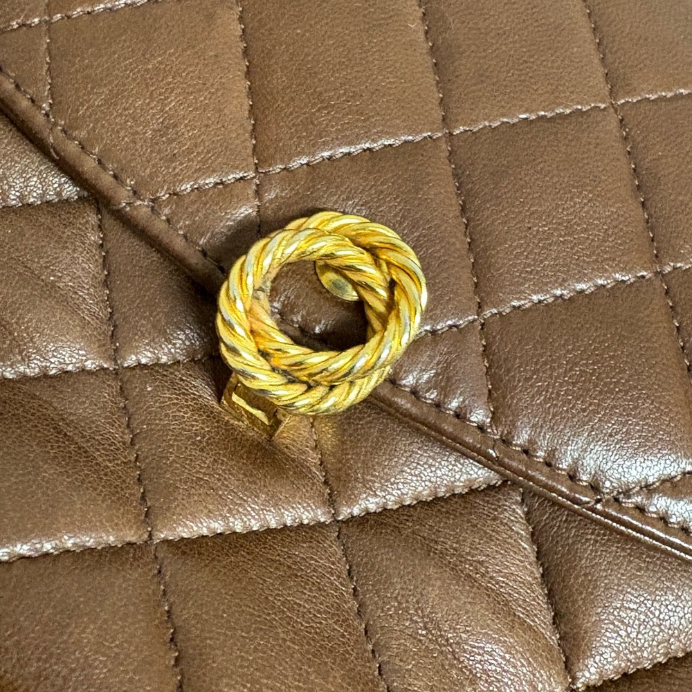 Gucci Gold Chain Accessory - Picture 4 of 9